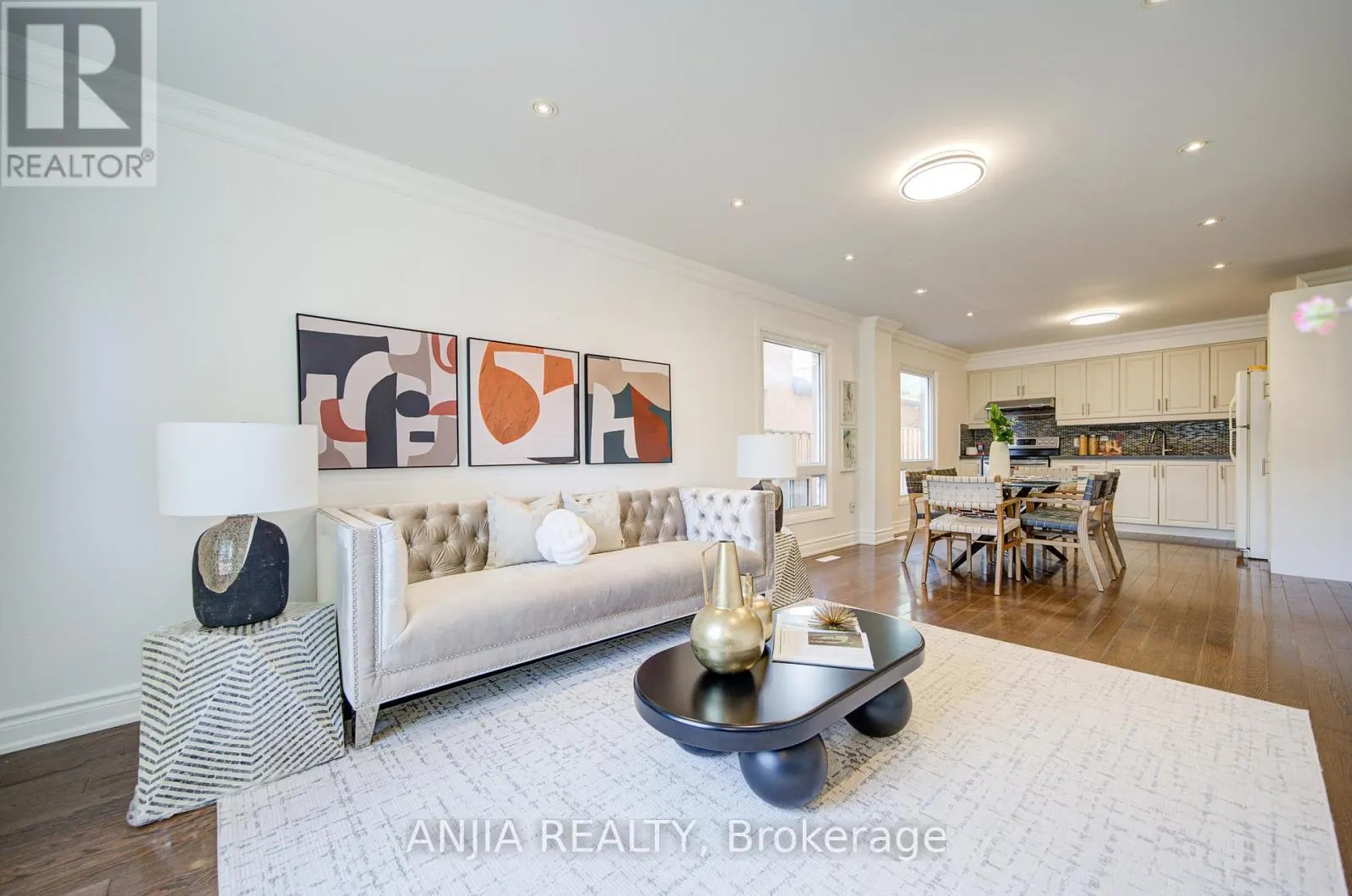 19 DUNBAR CRESCENT