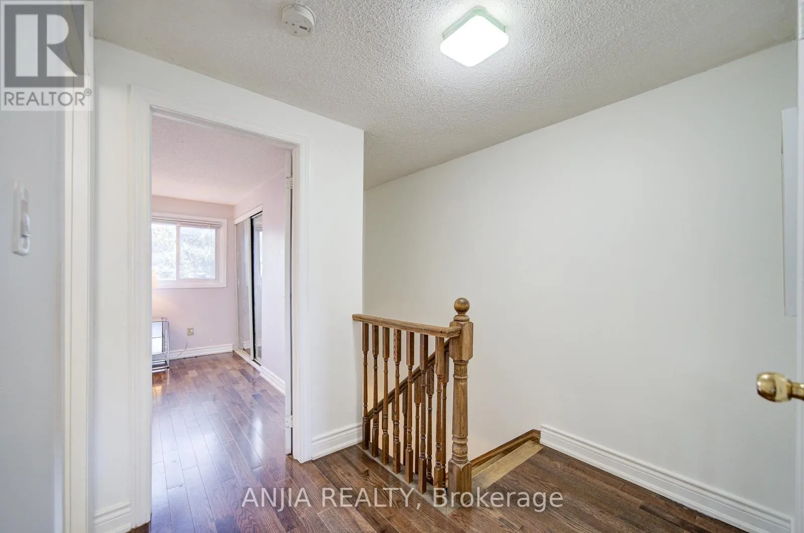 19 DUNBAR CRESCENT