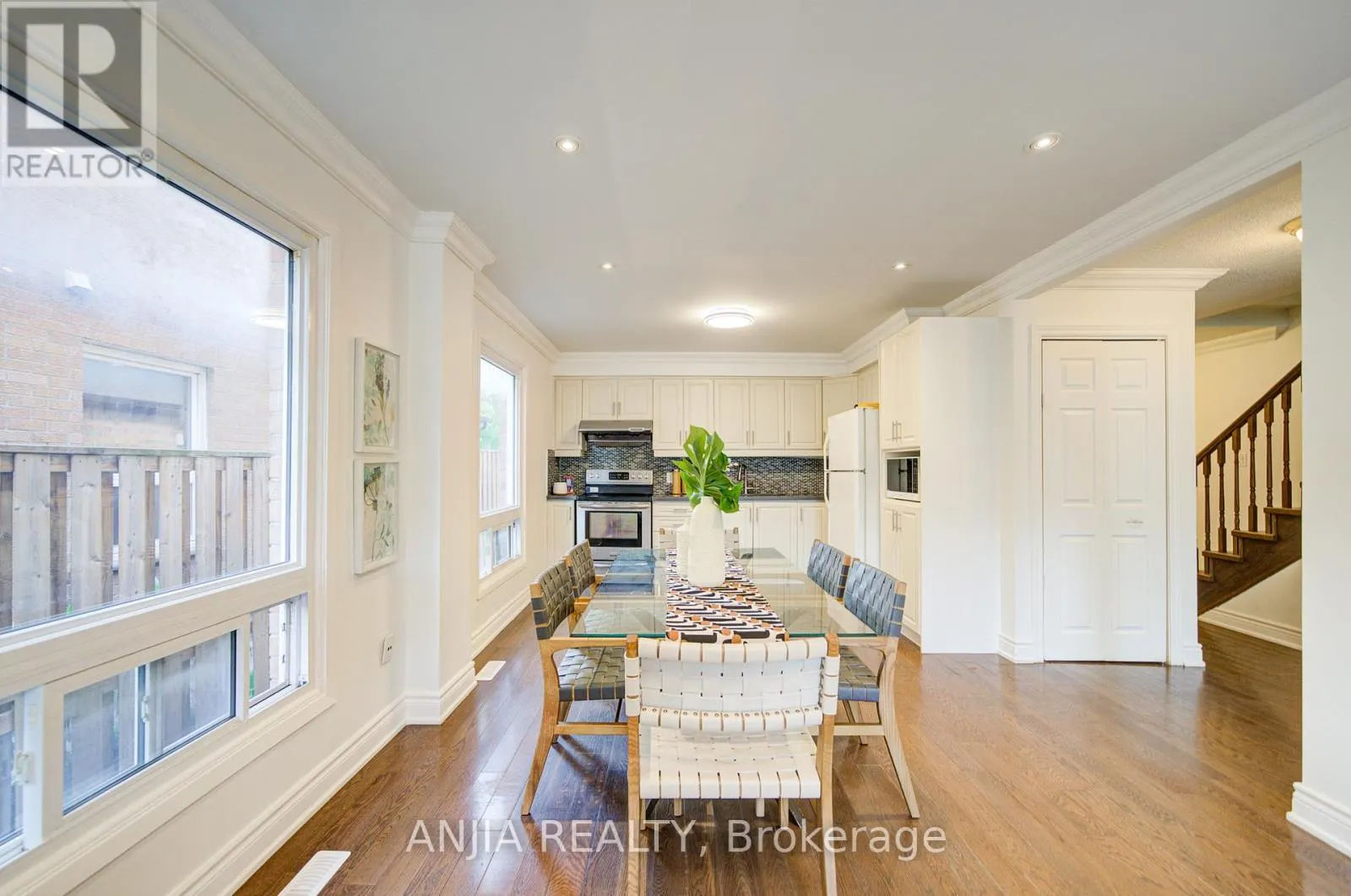 19 DUNBAR CRESCENT