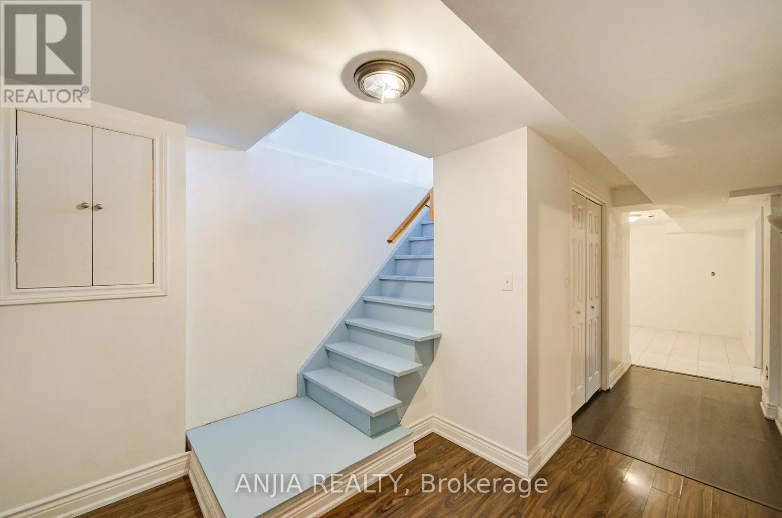 19 DUNBAR CRESCENT