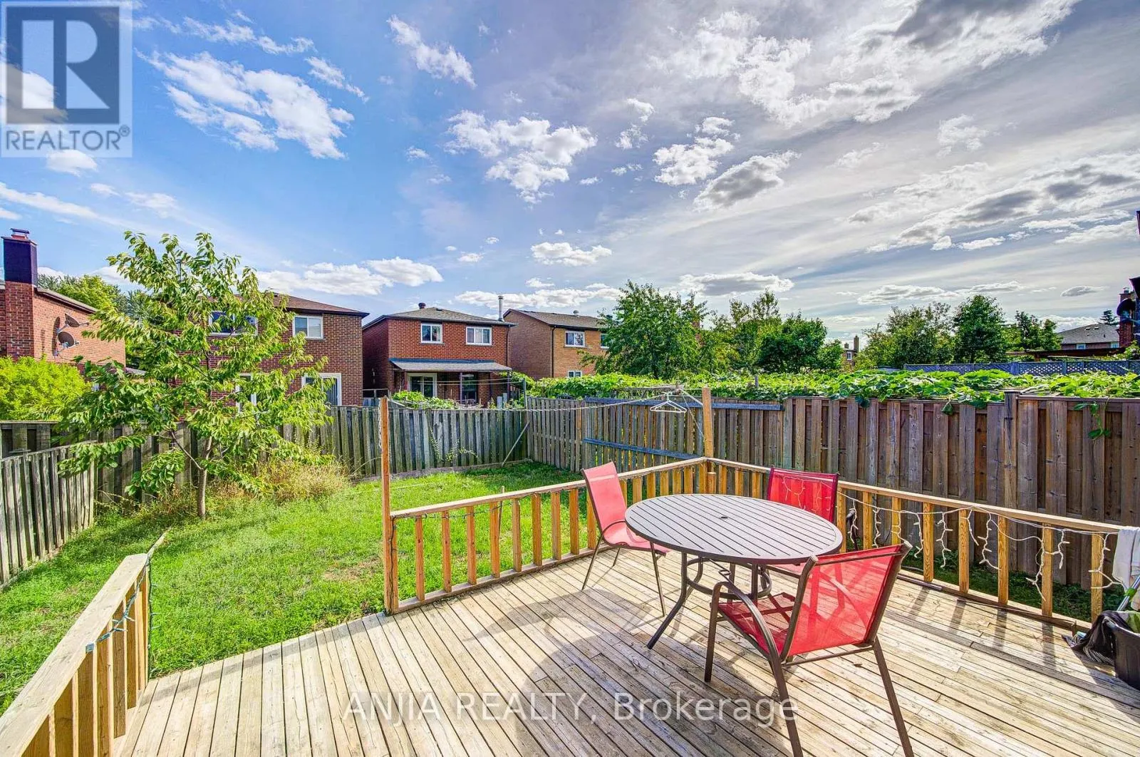 19 DUNBAR CRESCENT