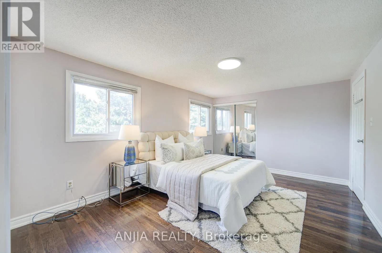19 DUNBAR CRESCENT