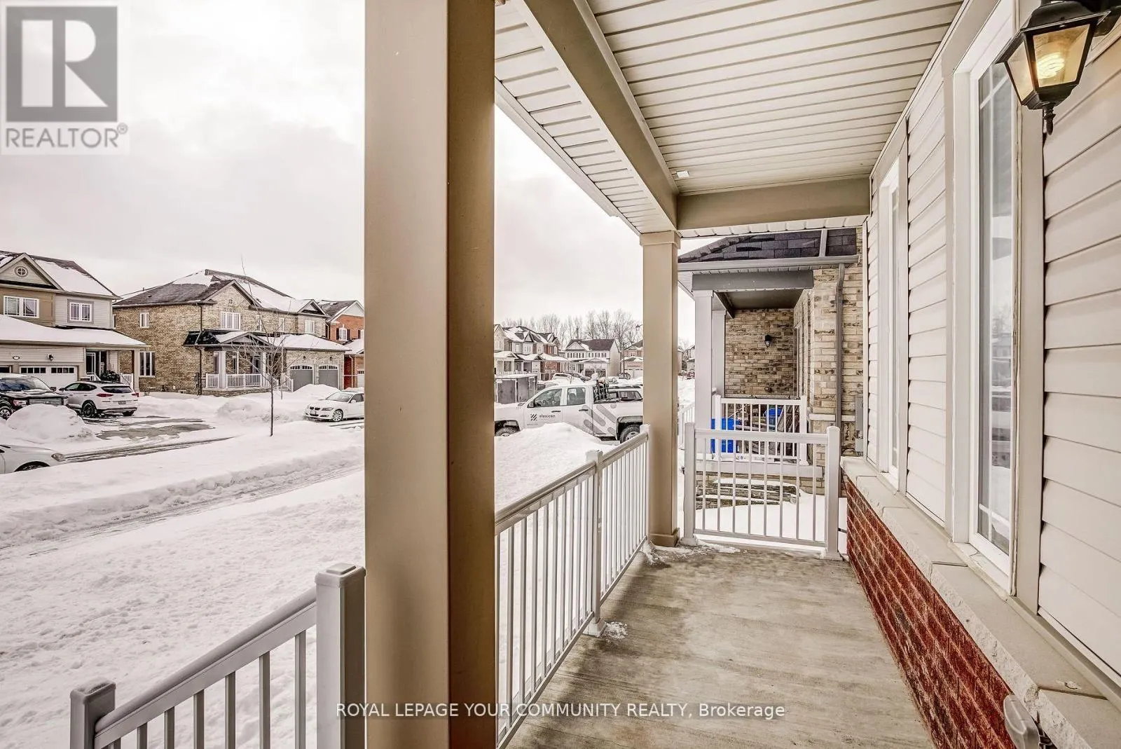 16 DON HADDEN CRESCENT