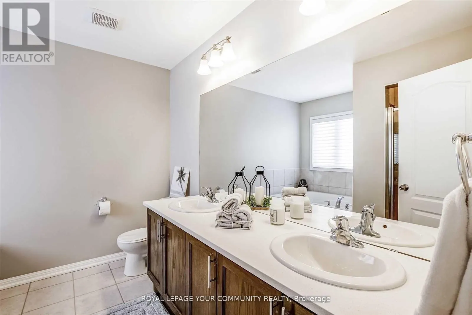 16 DON HADDEN CRESCENT