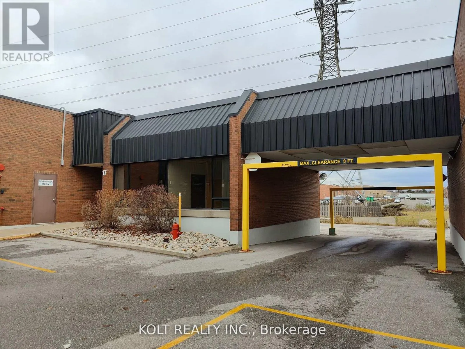 17 - 270 ESNA PARK DRIVE