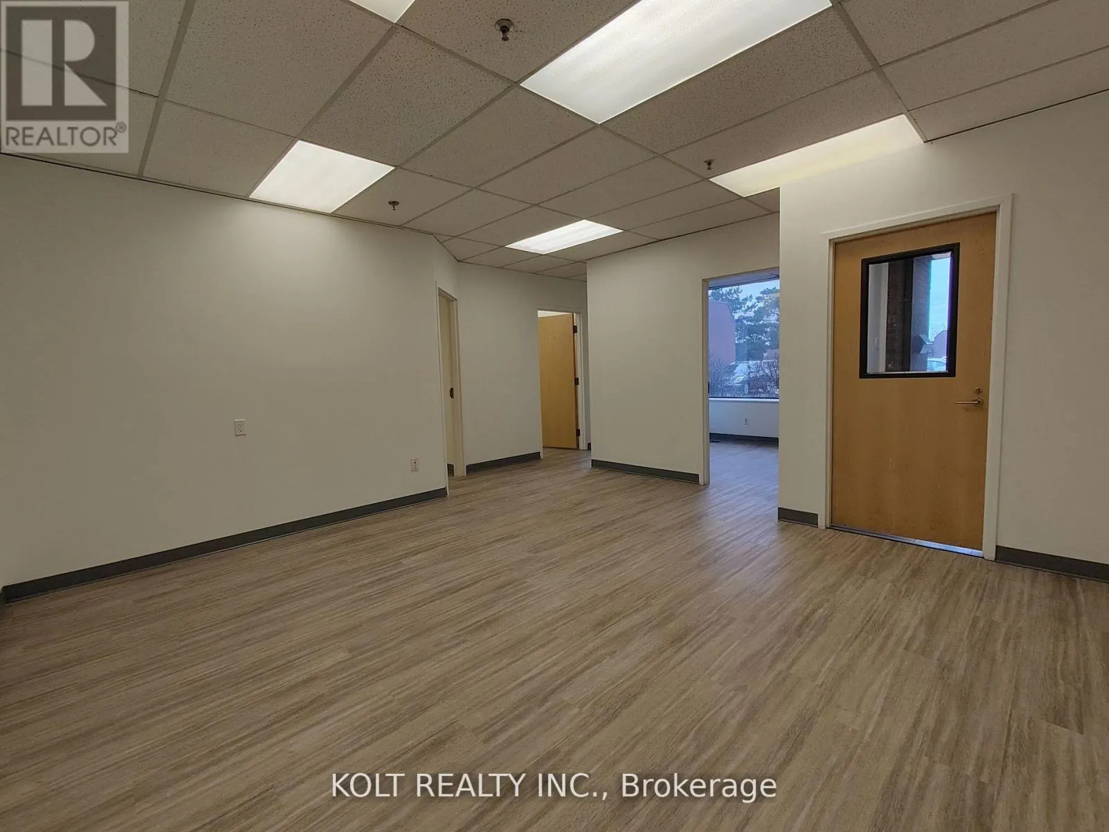 17 - 270 ESNA PARK DRIVE