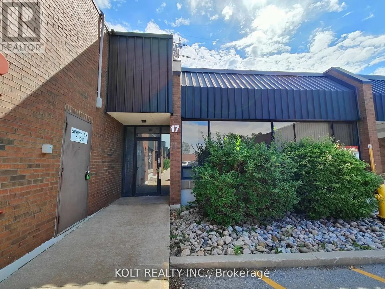 17 - 270 ESNA PARK DRIVE