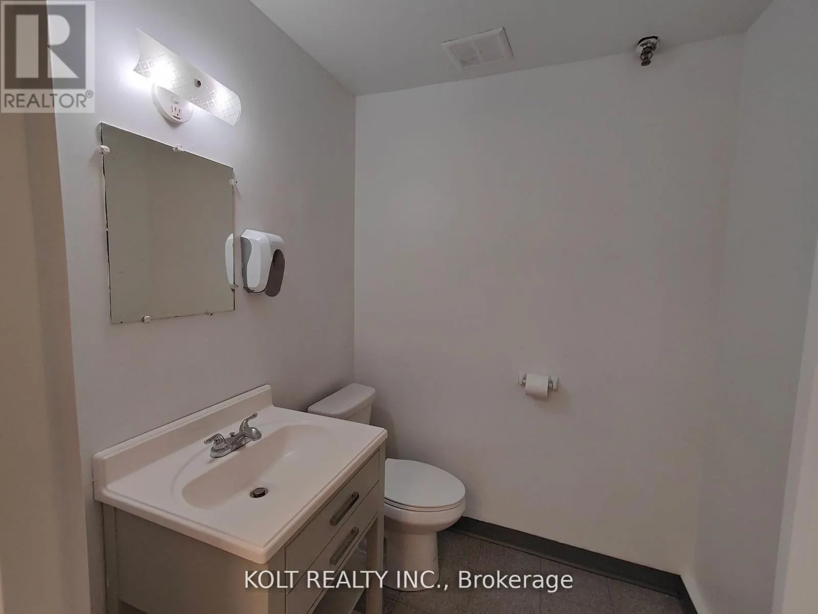 17 - 270 ESNA PARK DRIVE