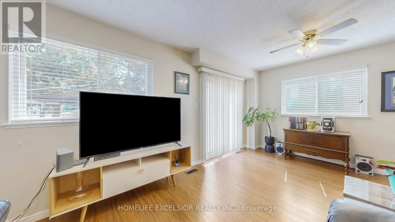1 - 579 GIBNEY CRESCENT