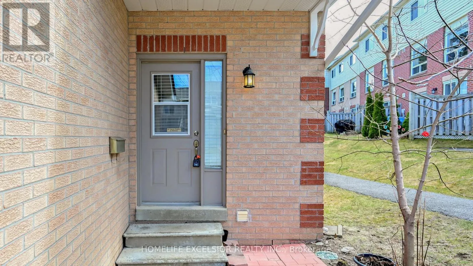 1 - 579 GIBNEY CRESCENT