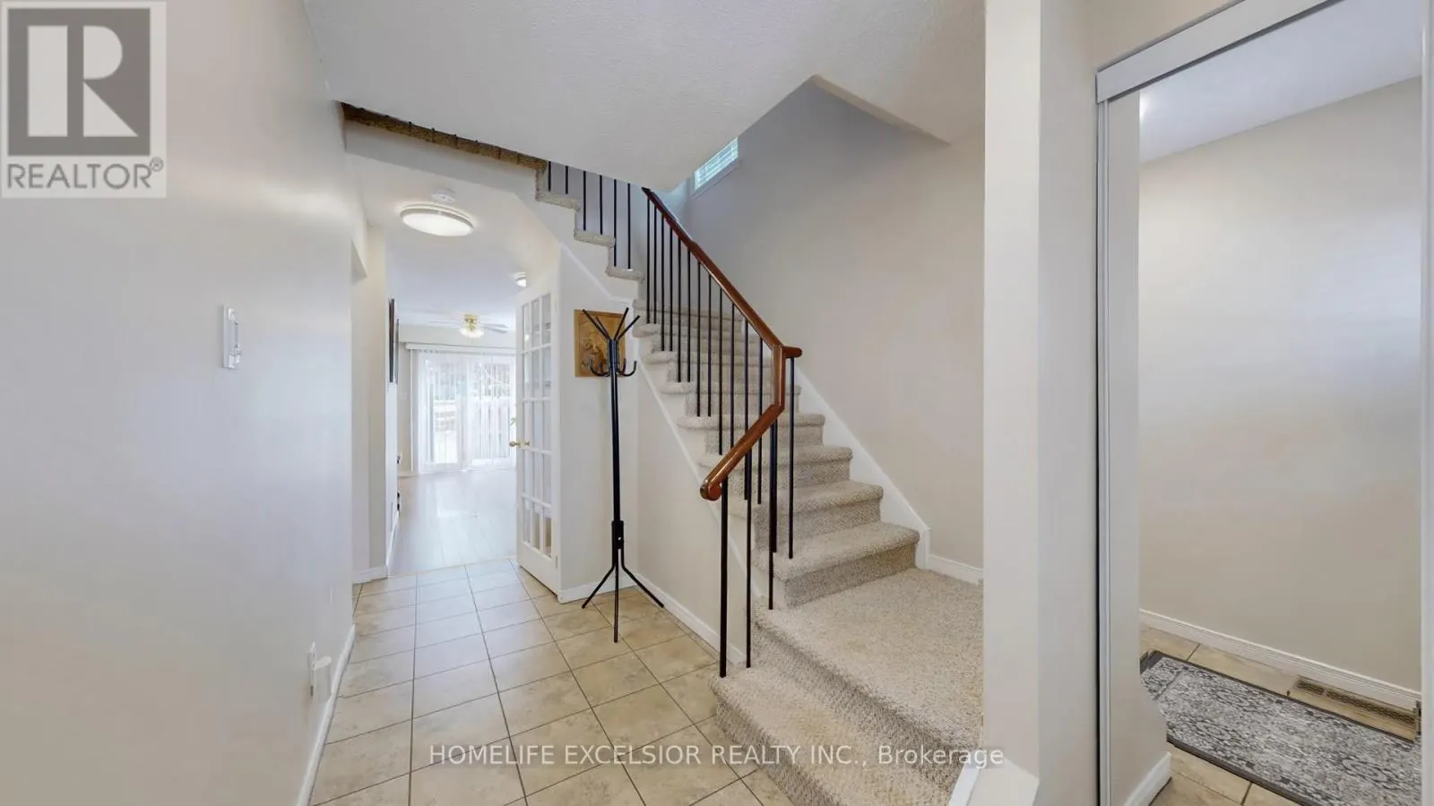 1 - 579 GIBNEY CRESCENT