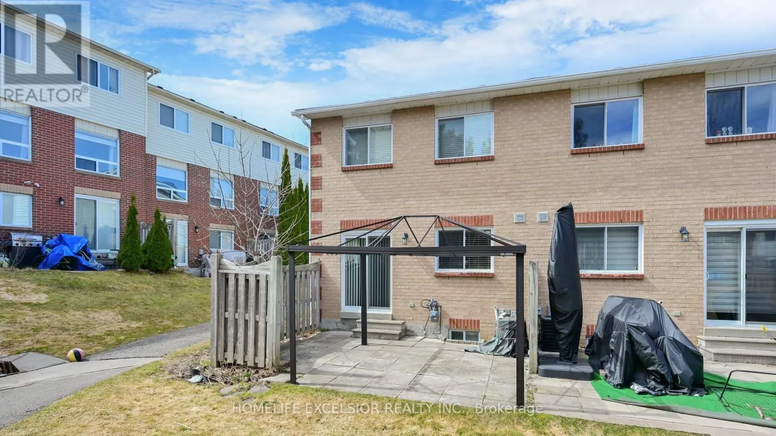 1 - 579 GIBNEY CRESCENT