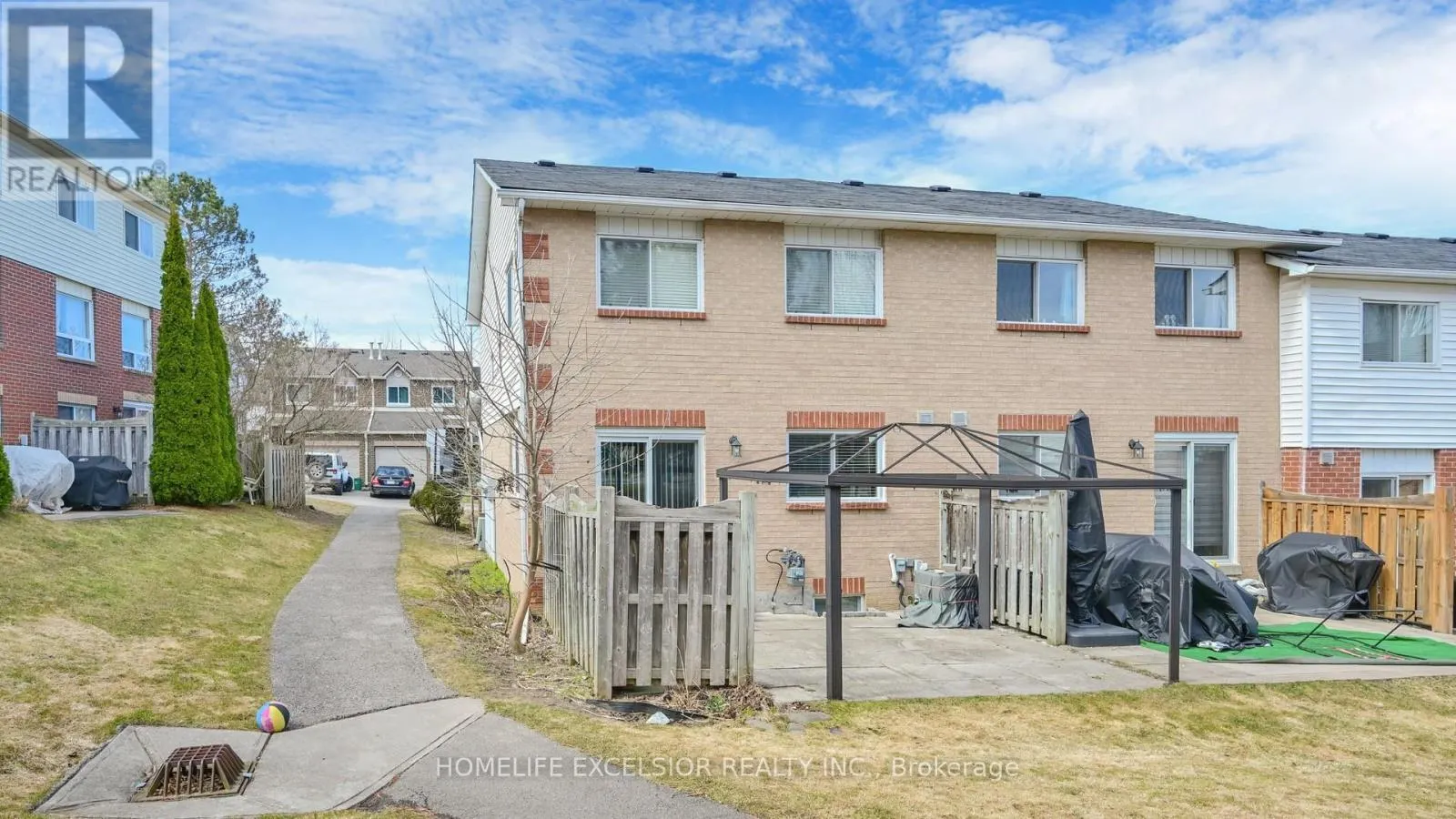 1 - 579 GIBNEY CRESCENT