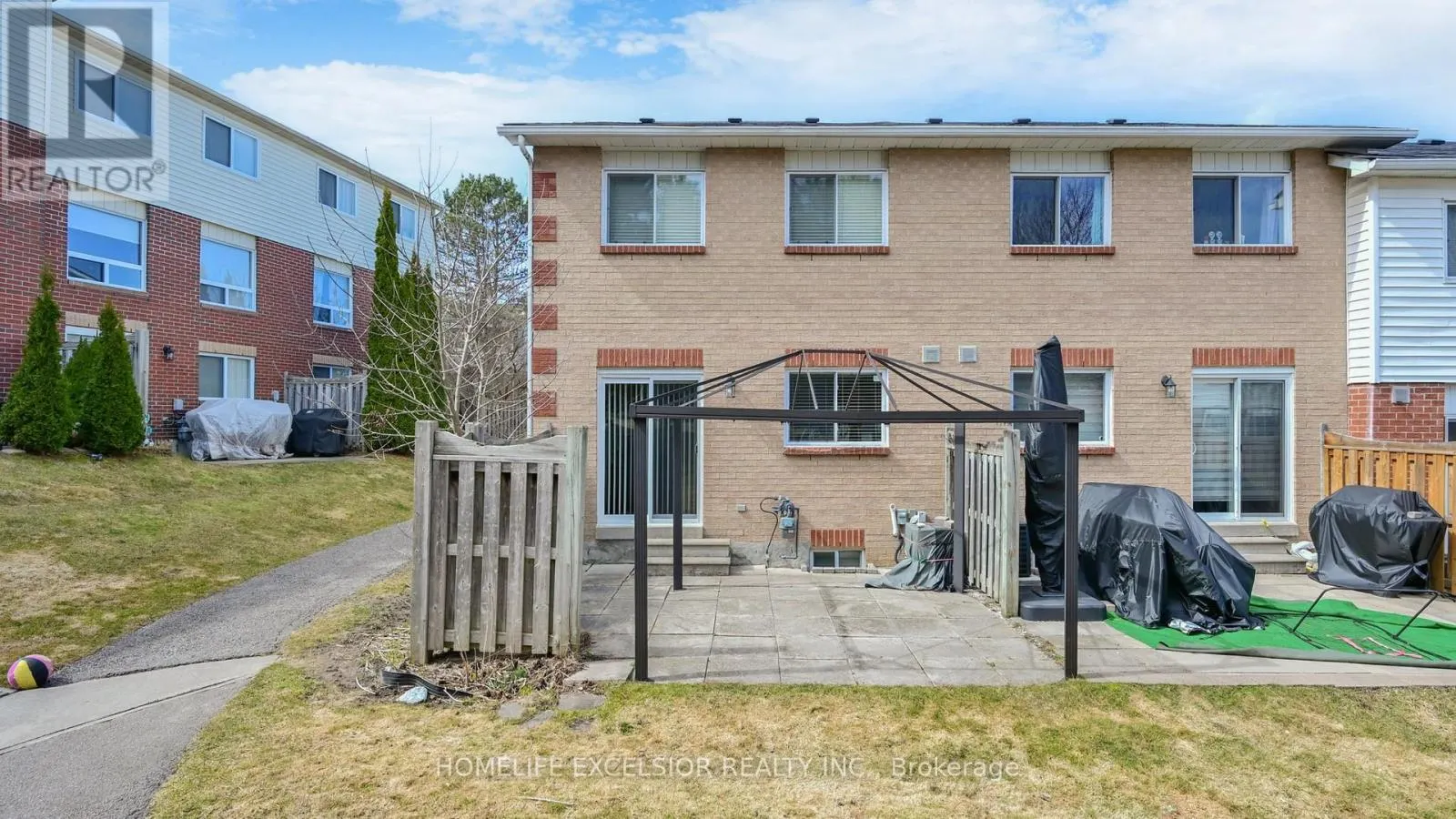 1 - 579 GIBNEY CRESCENT