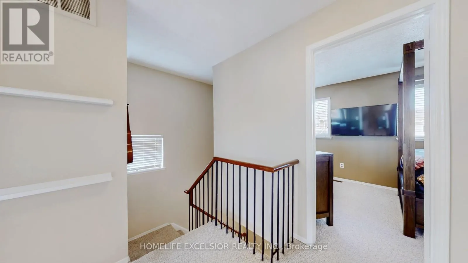 1 - 579 GIBNEY CRESCENT