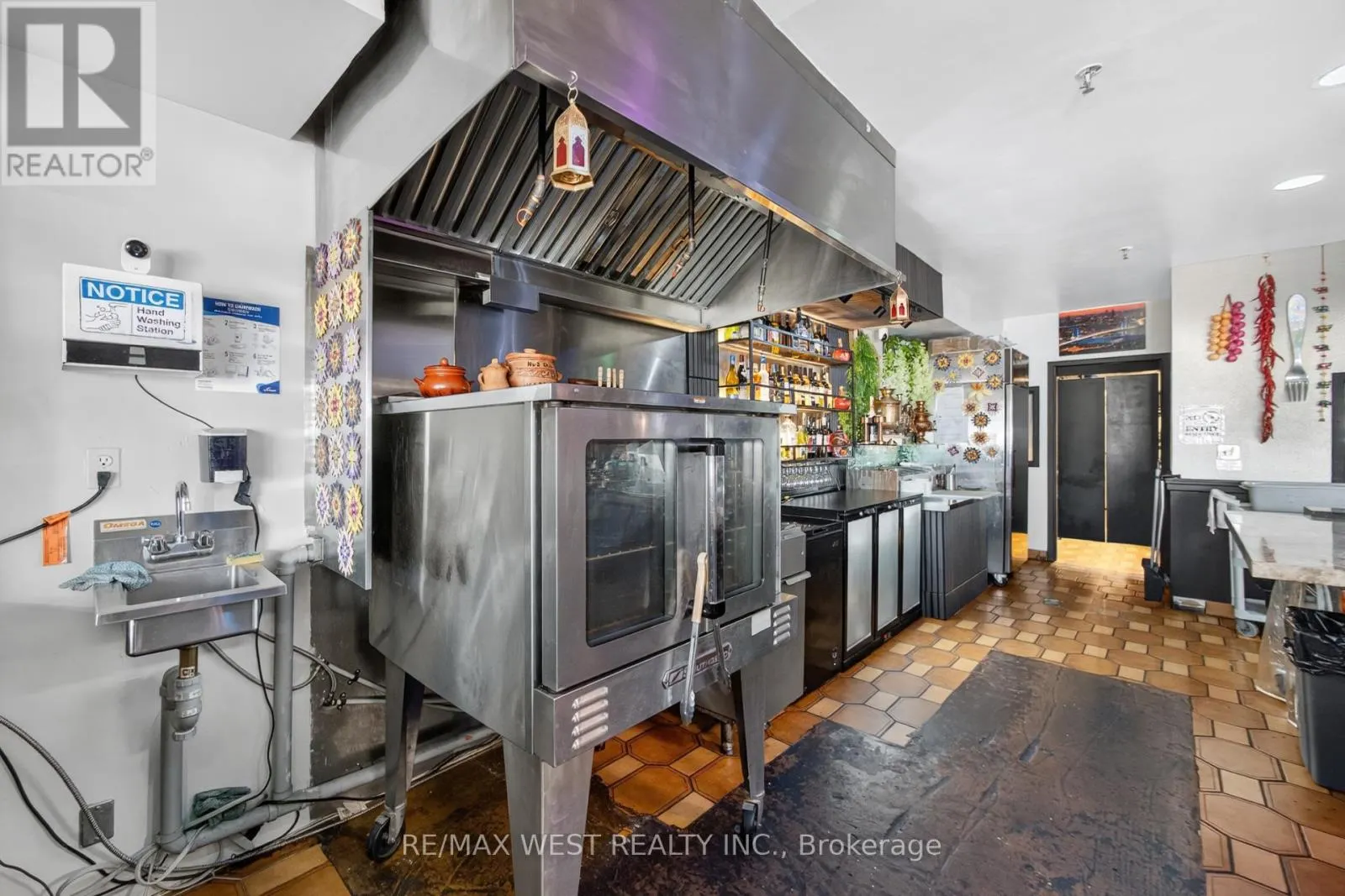 6 - 2180 STEELES AVE W AVENUE