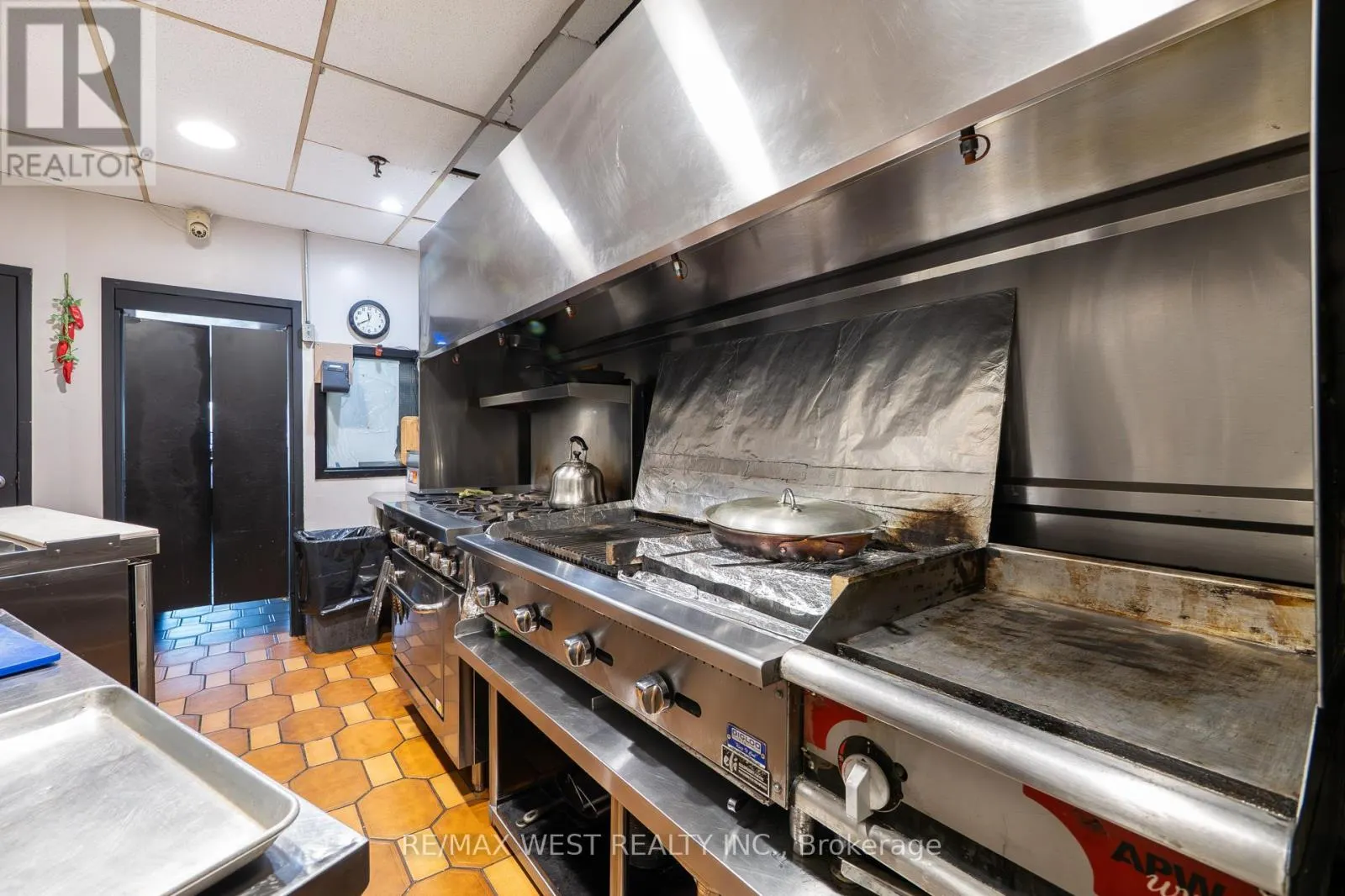 6 - 2180 STEELES AVE W AVENUE