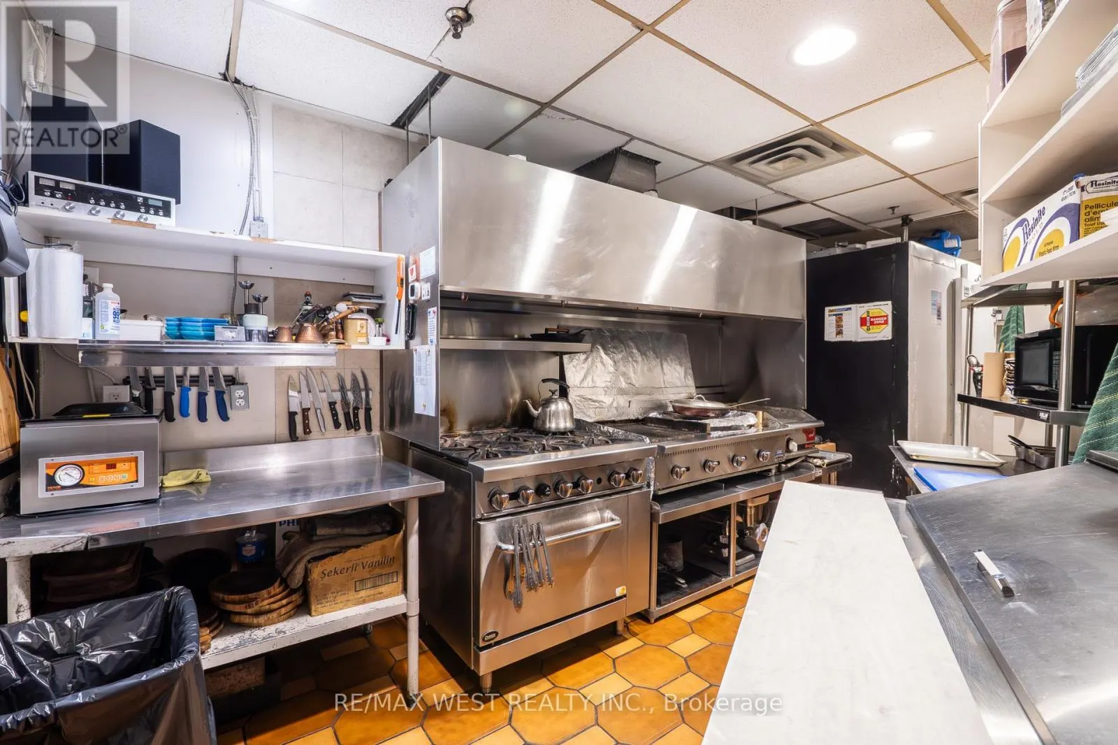 6 - 2180 STEELES AVE W AVENUE