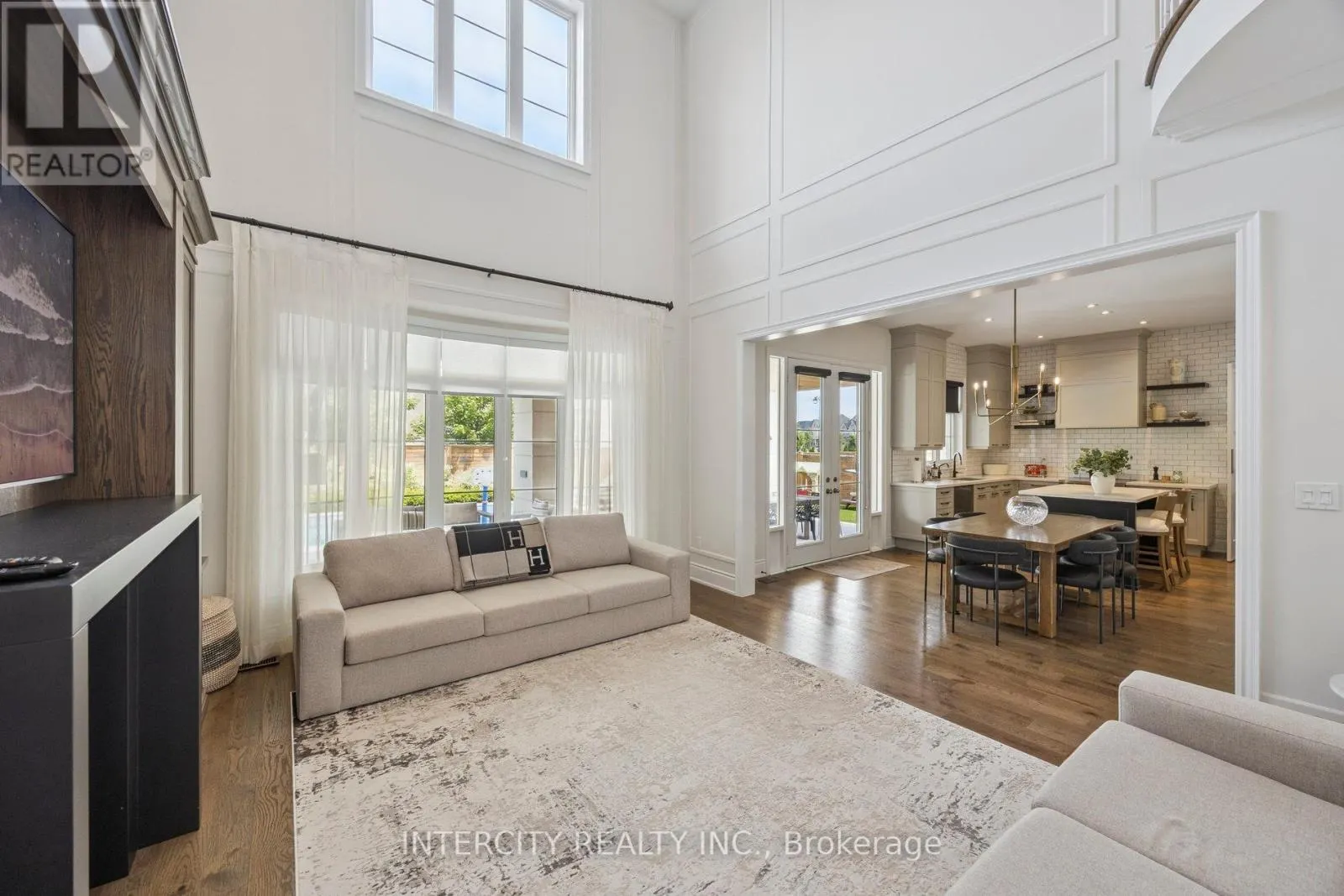 8 LARKIN AVENUE
