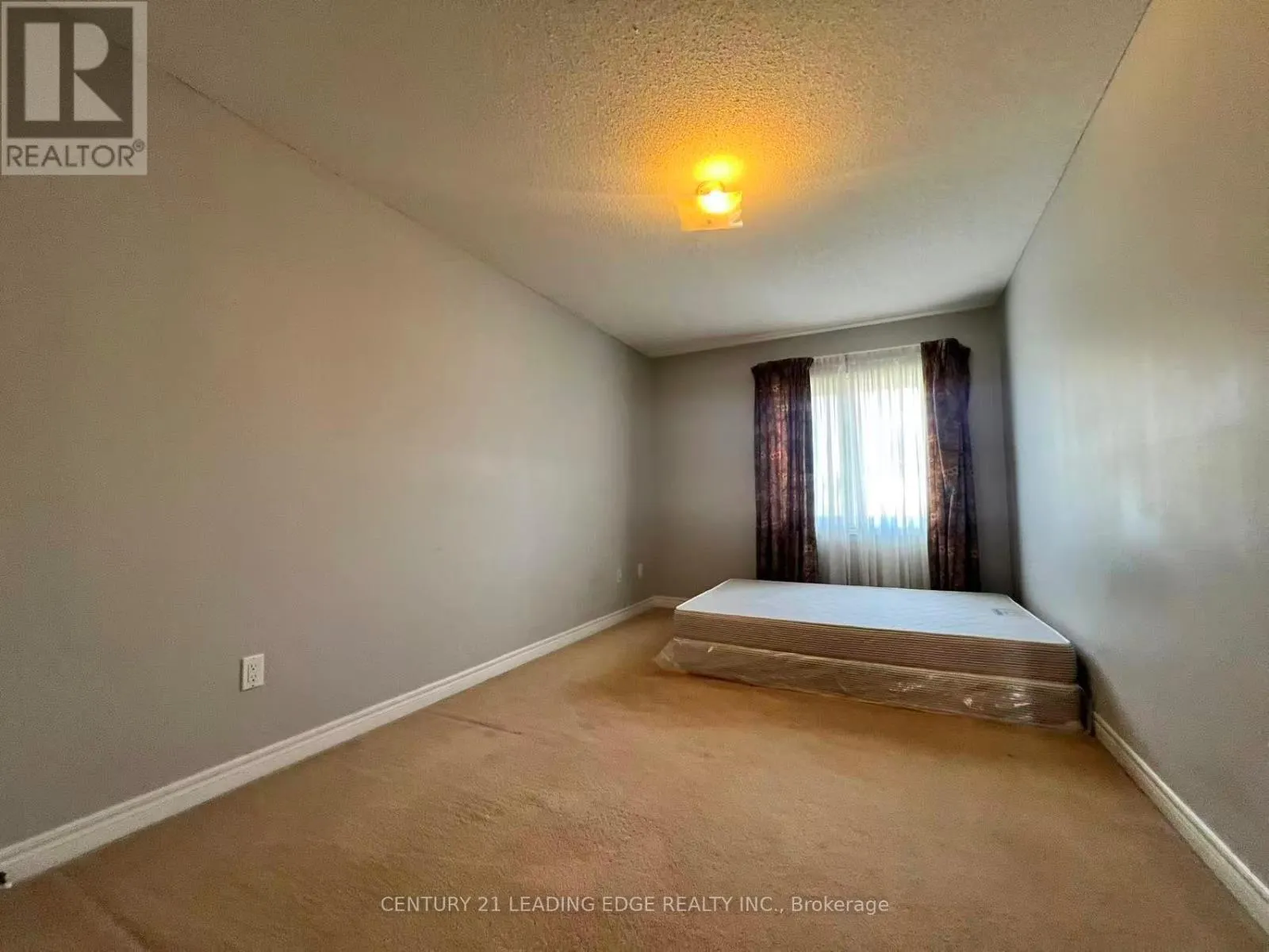 ROOM 1 - 9 HOAKE ROAD
