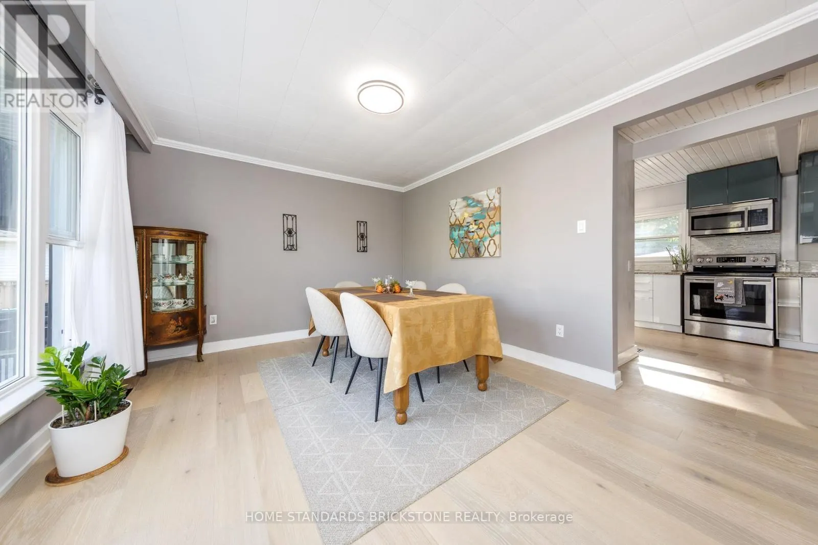 2208 WILLARD AVENUE