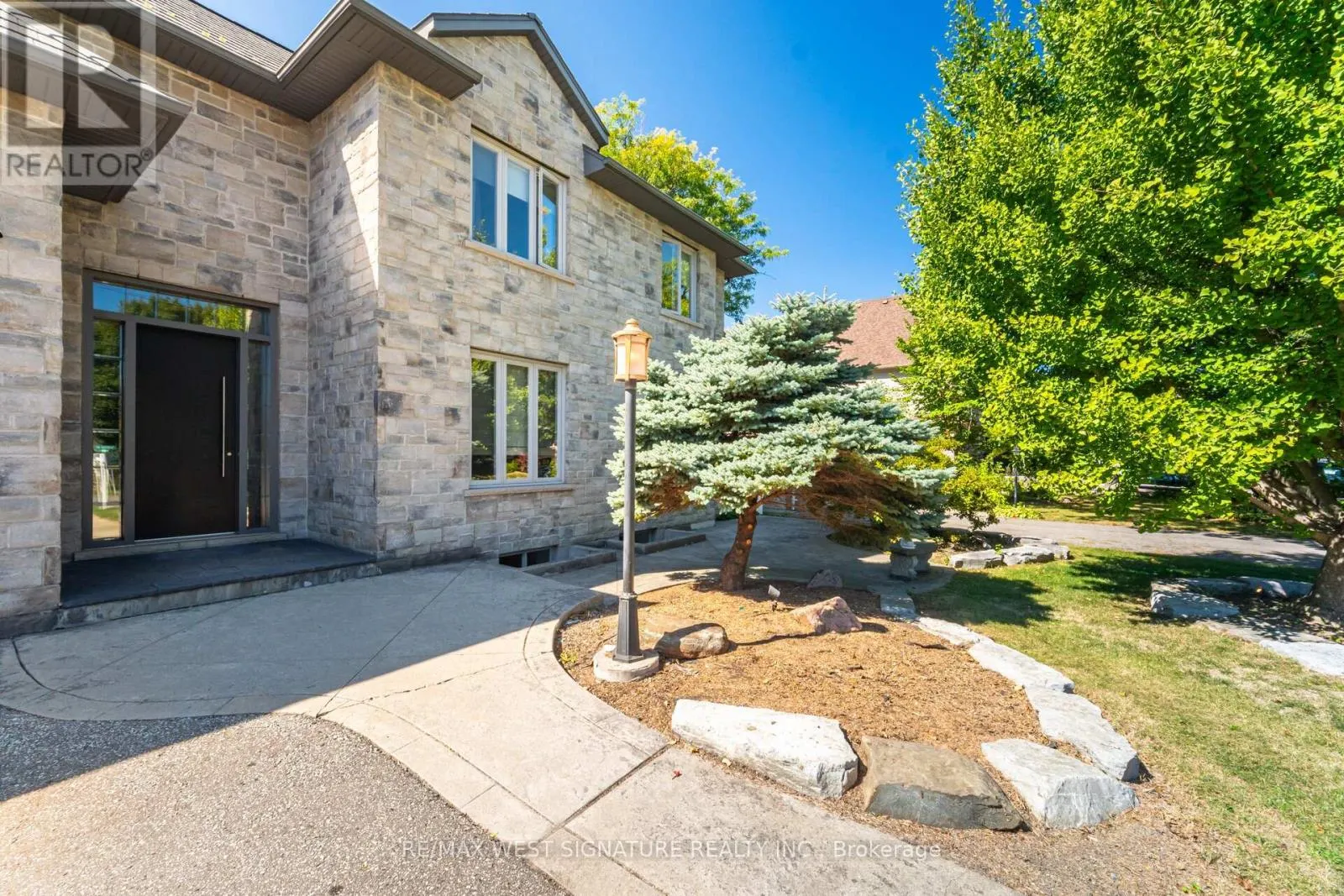 12 GOSLING ROAD