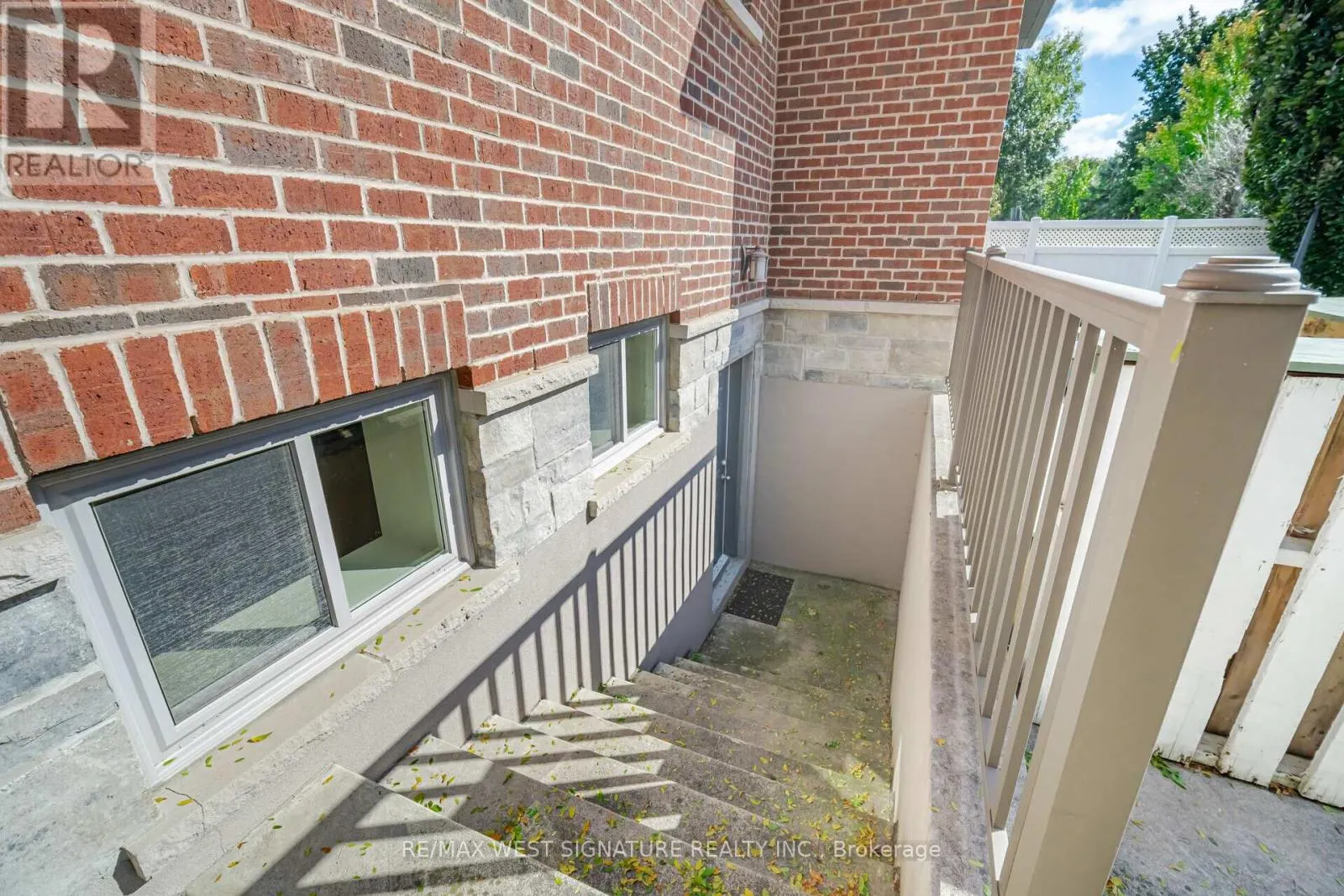 12 GOSLING ROAD