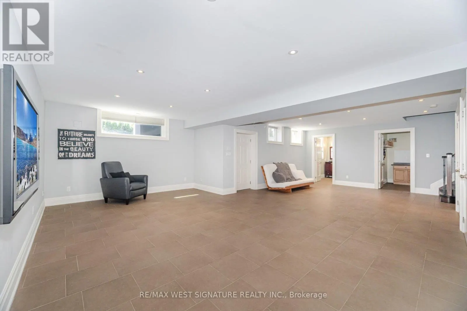 12 GOSLING ROAD