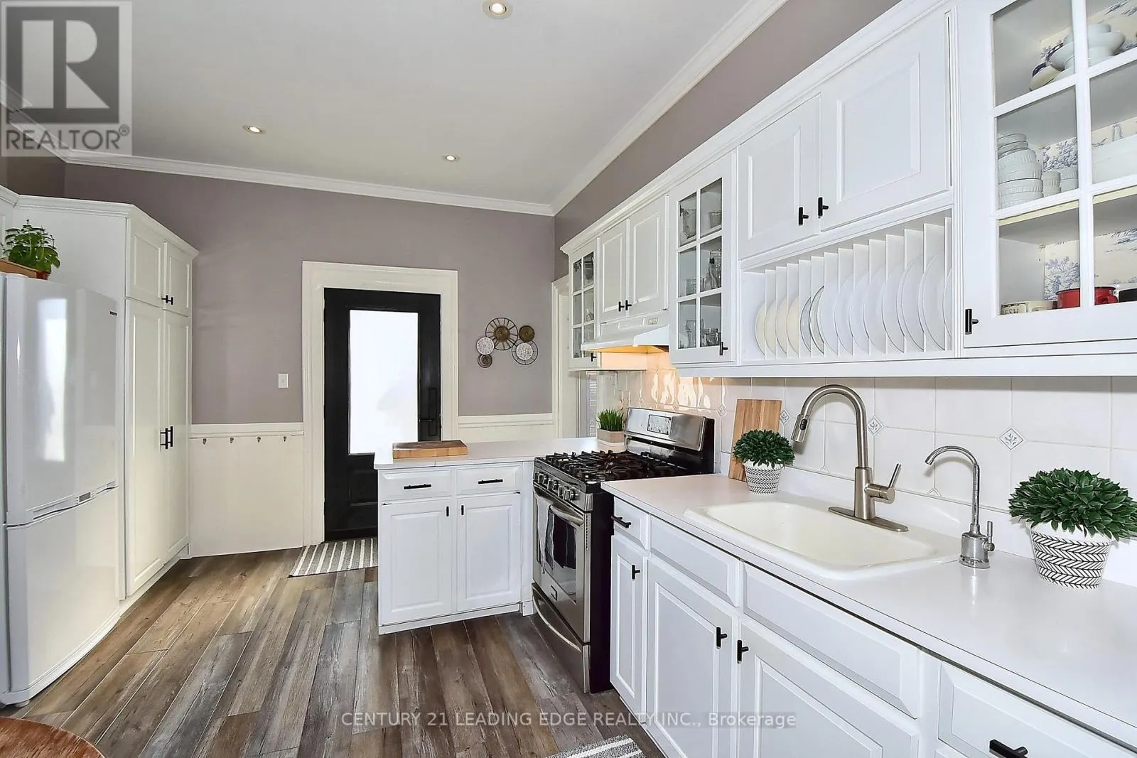 55 BROCK STREET E