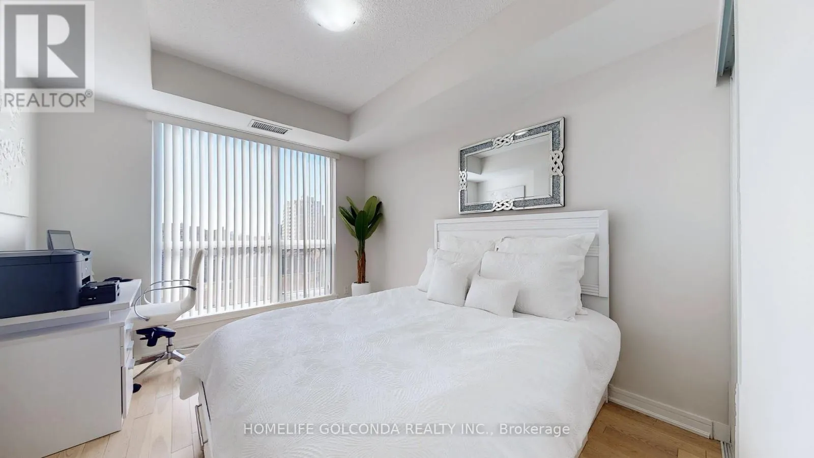 SE 501 - 9199 YONGE STREET