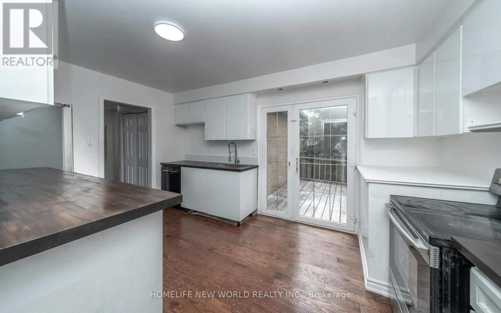 MAIN - 16 SIR CONSTANTINE DRIVE
