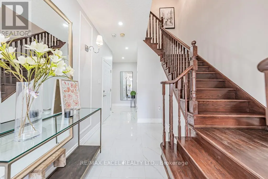 6 HERITAGE STREET