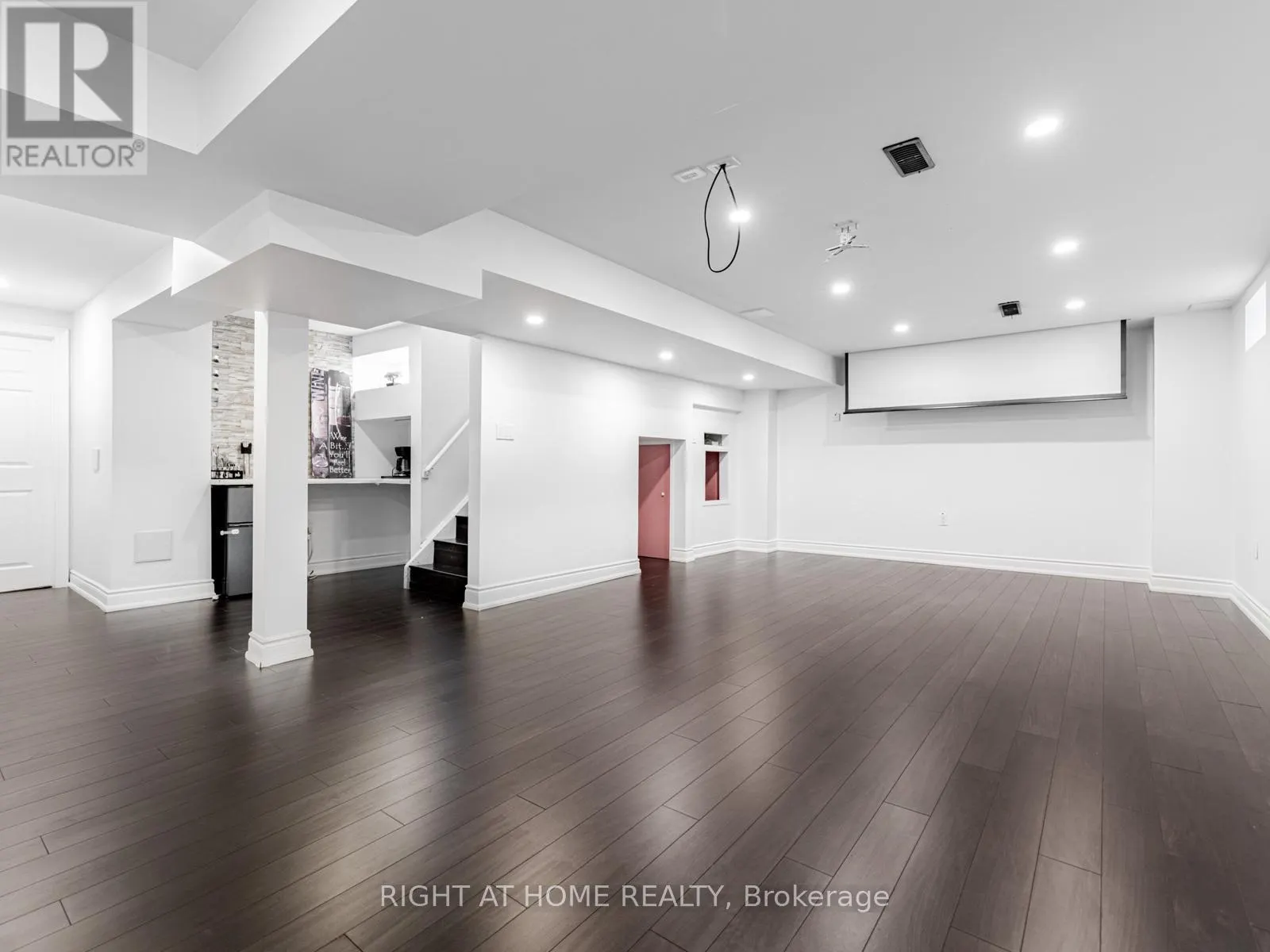 214 STEVENSON CRESCENT