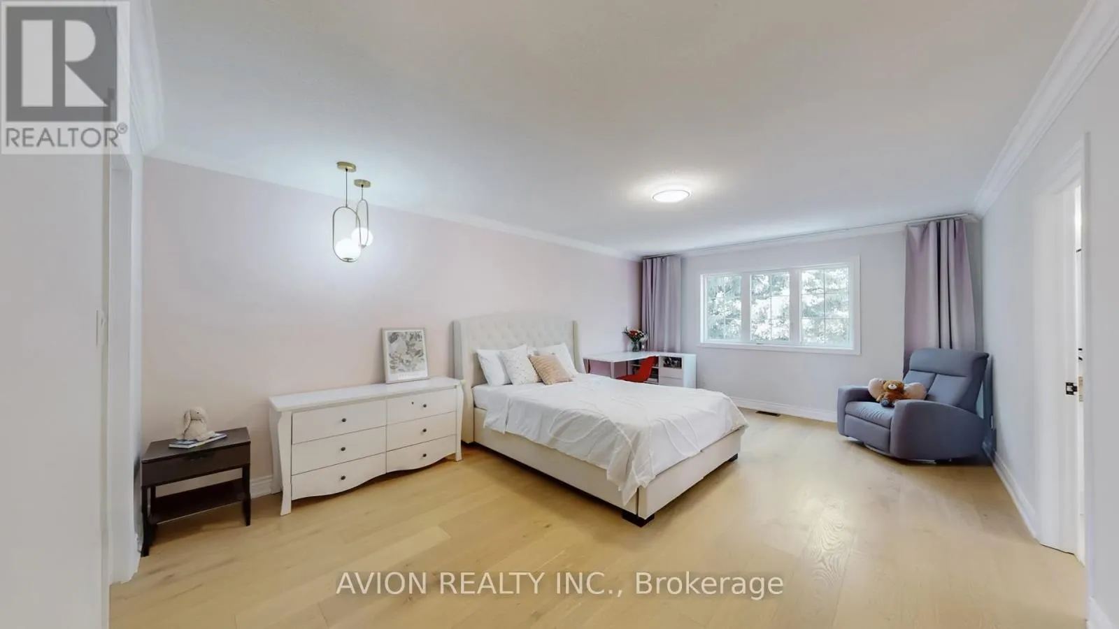 35 OLD ORCHARD CRESCENT