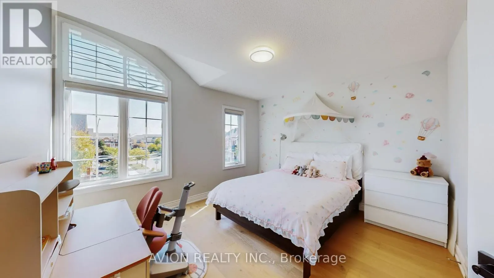 35 OLD ORCHARD CRESCENT