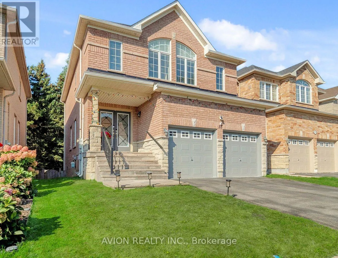 35 OLD ORCHARD CRESCENT