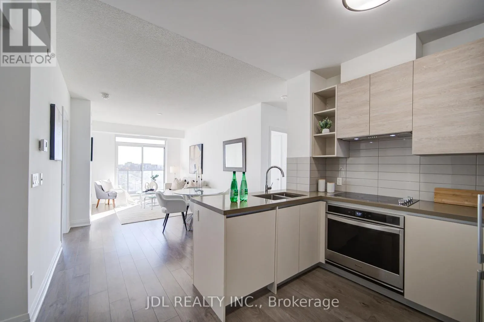 803 - 398 HIGHWAY 7 E
