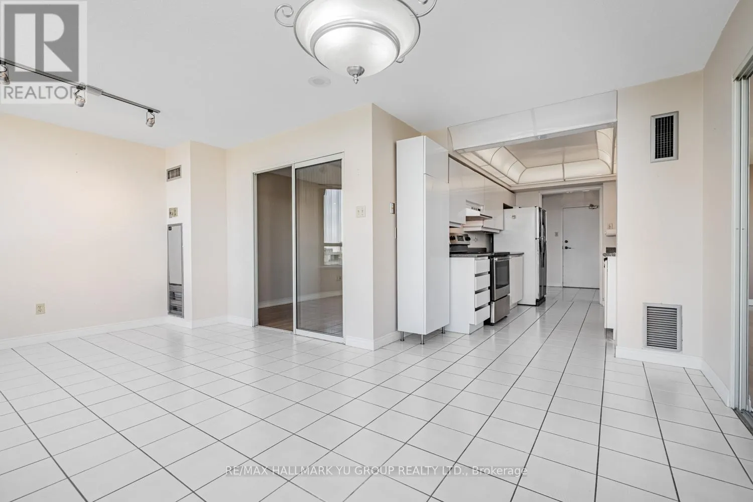 1203 - 7 TOWNSGATE DRIVE