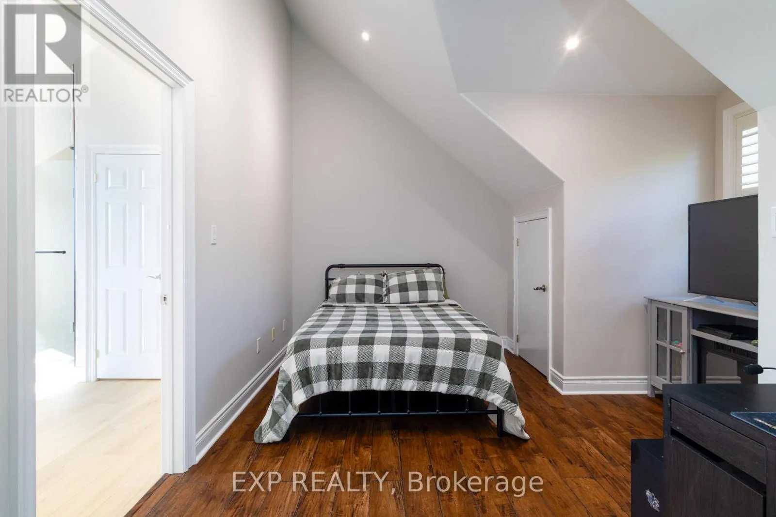 18 ACTON ROAD