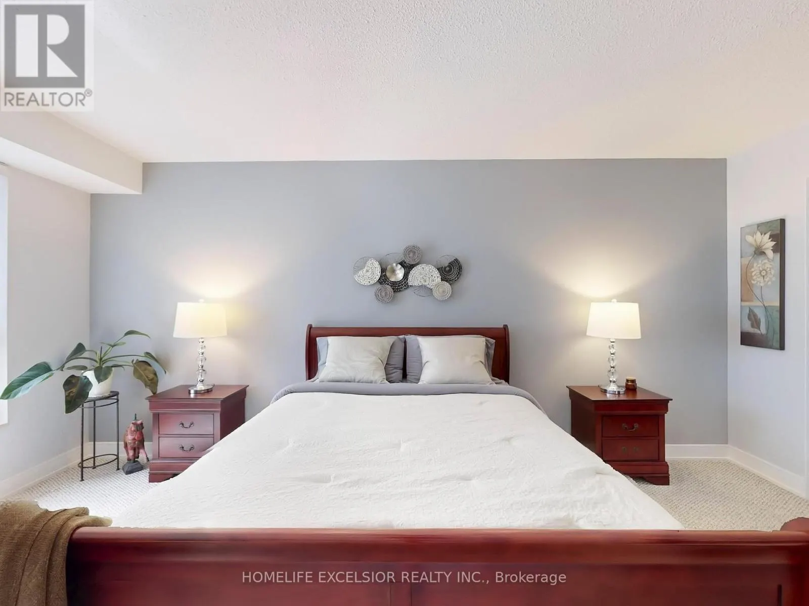 203 - 15390 YONGE STREET