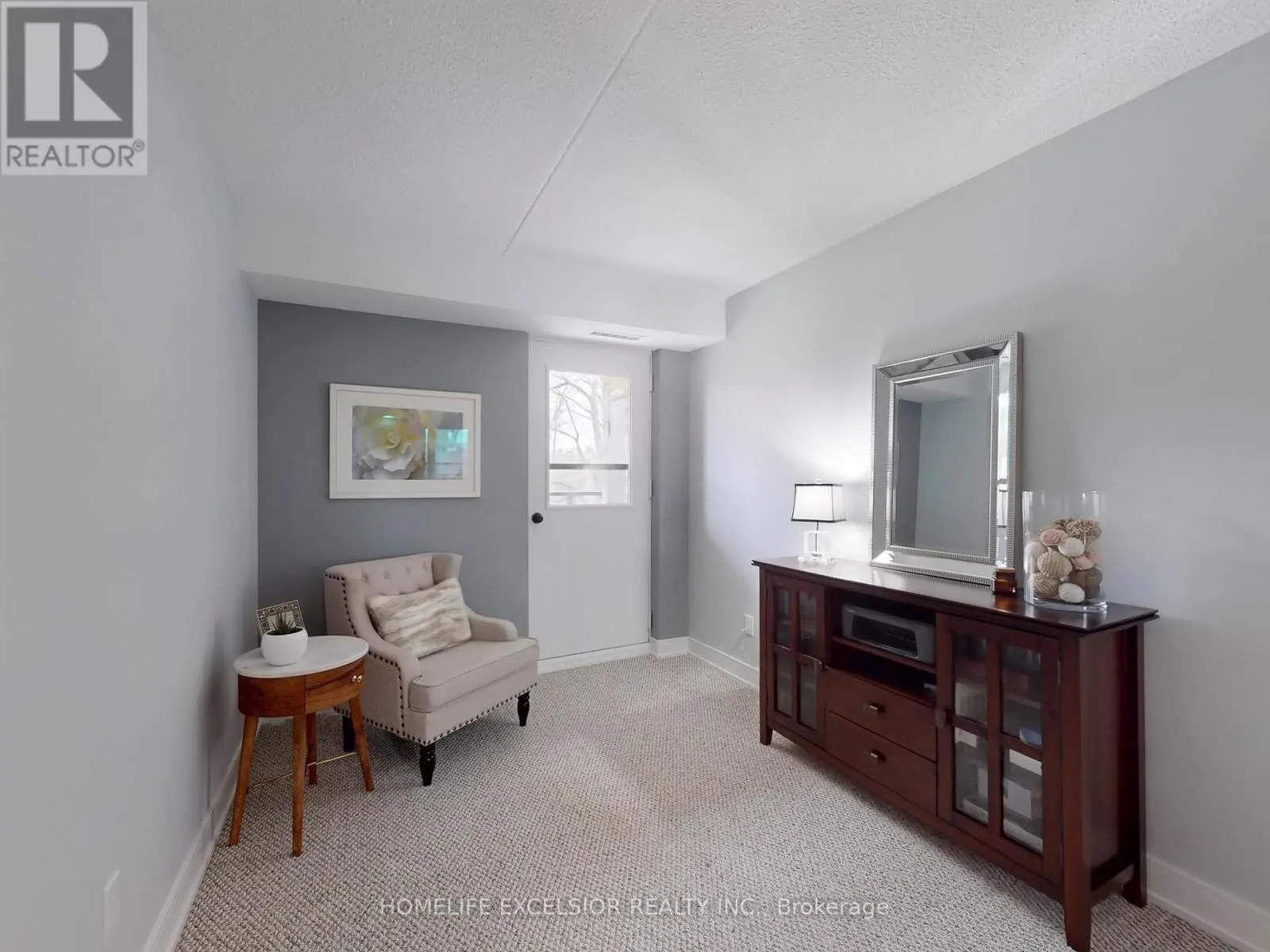 203 - 15390 YONGE STREET
