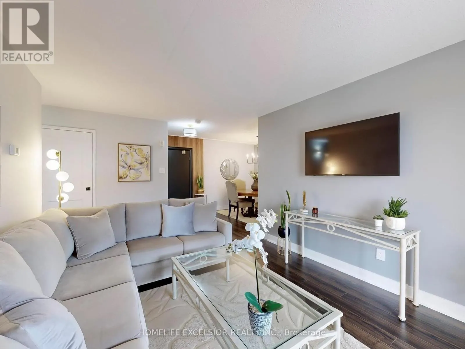203 - 15390 YONGE STREET