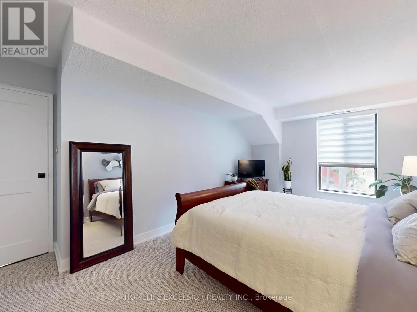 203 - 15390 YONGE STREET