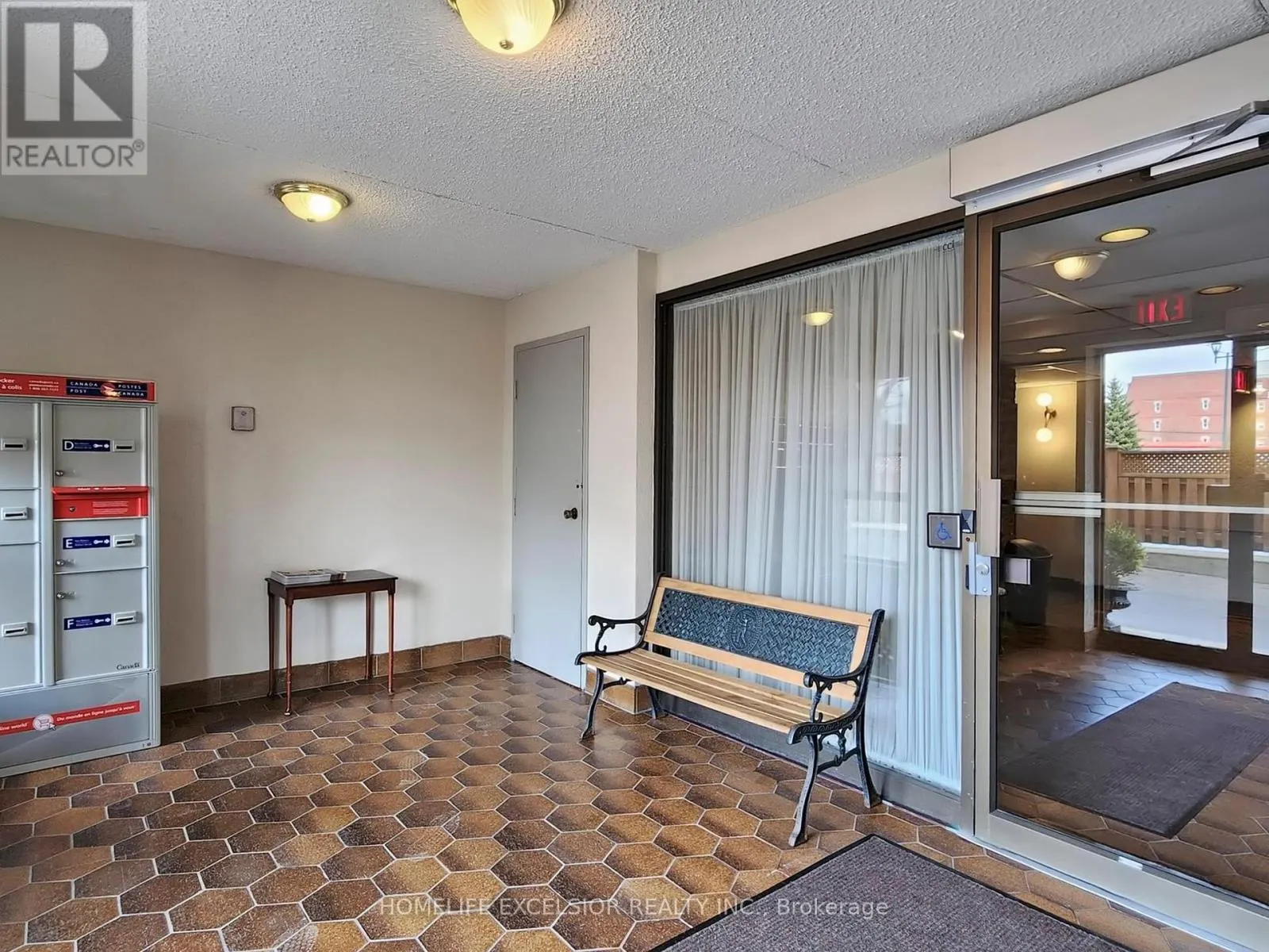 203 - 15390 YONGE STREET