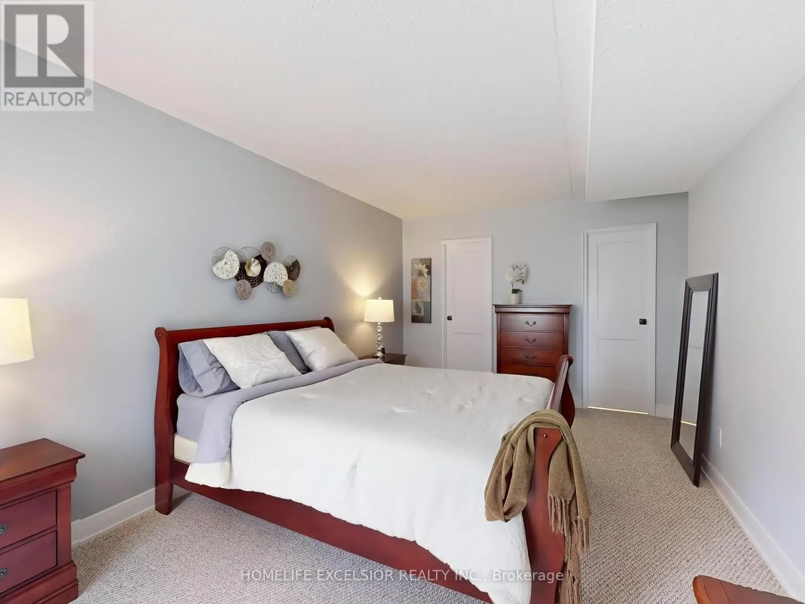 203 - 15390 YONGE STREET