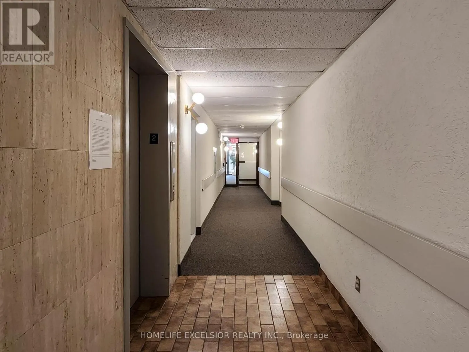 203 - 15390 YONGE STREET