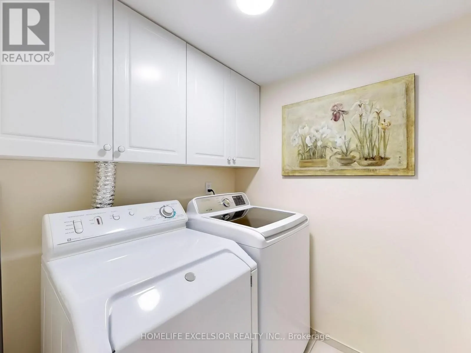 203 - 15390 YONGE STREET