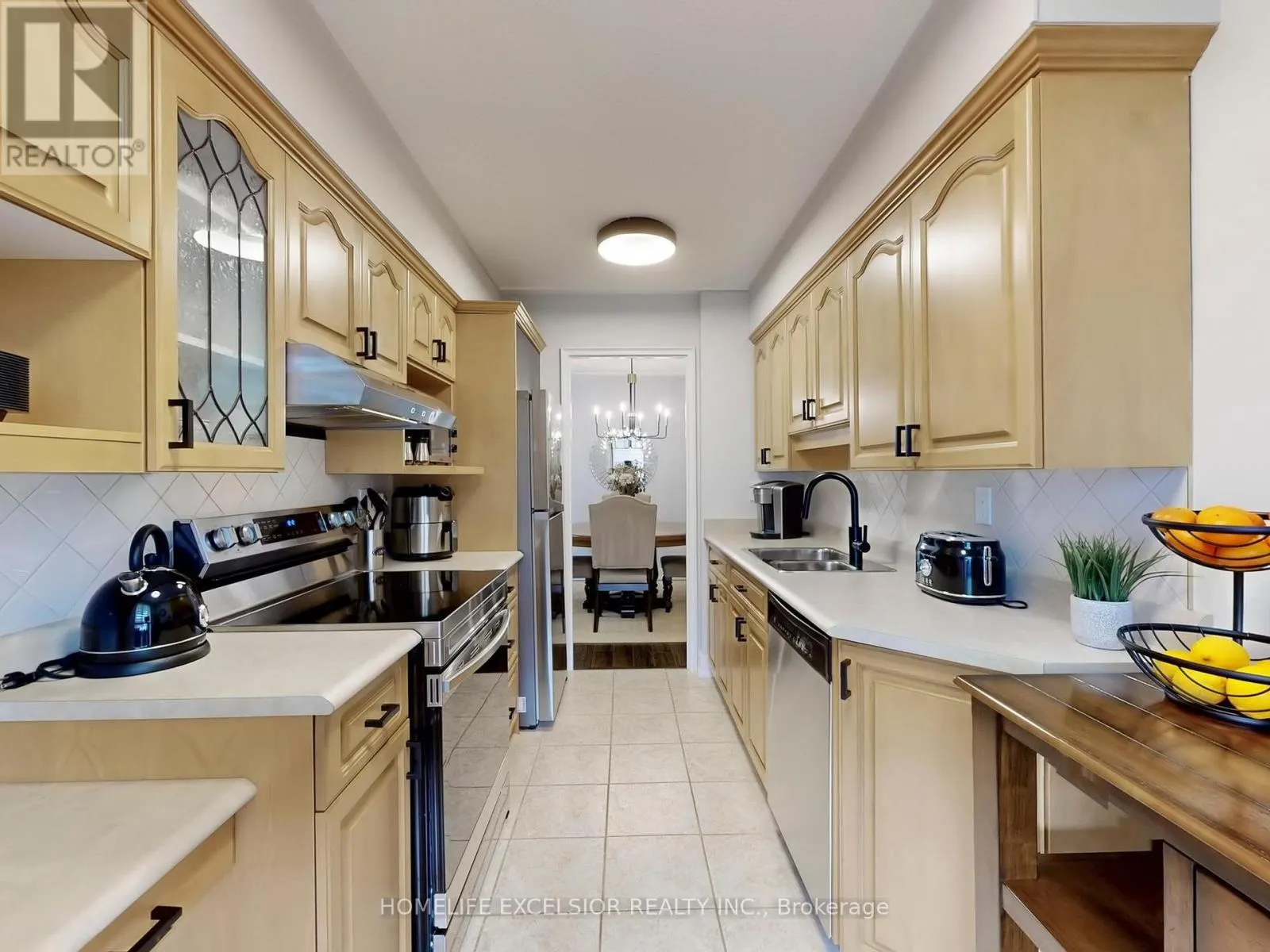 203 - 15390 YONGE STREET