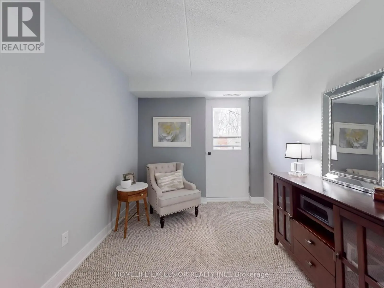 203 - 15390 YONGE STREET