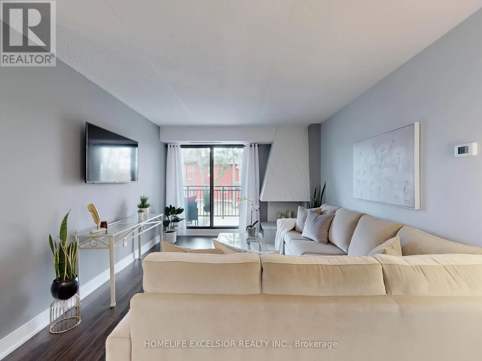 203 - 15390 YONGE STREET